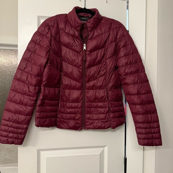 Vero Moda Jackets & Blazers - Vero Moda Burgundy Sally Soraya Short Puffer Jacket - Size Large